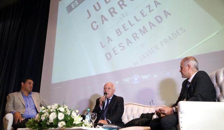 Lifschitz participó de la presentación del libro La belleza desarmada
