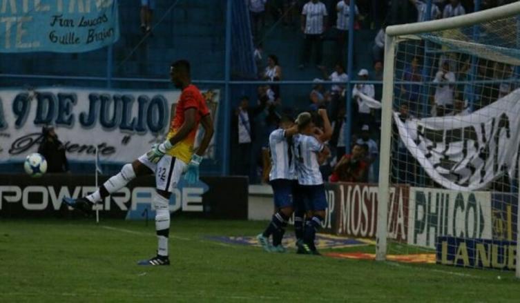 COLÓN PERDIÓ EL INVICTO ANTE ATLÉTICO TUCUMÁN 2 A 0