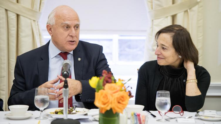 Lifschitz se reunió con el Consejo de las Américas y empresarios