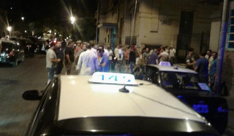 Asesinaron a un taxista en Barrio Roma. No hay taxis en la ciudad
