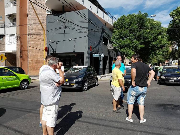 Paro sorpresivo de taxis en la ciudad