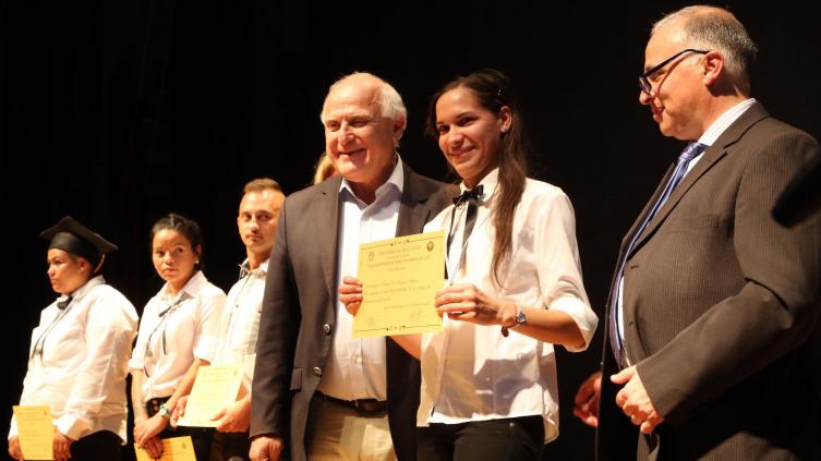 “La educación nos permite pensar el futuro de otra manera”