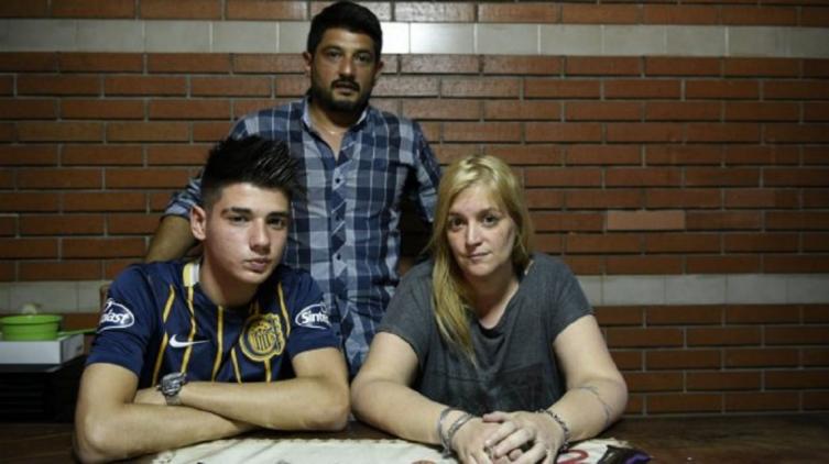 Le prohibieron el acto de graduación por su pelo