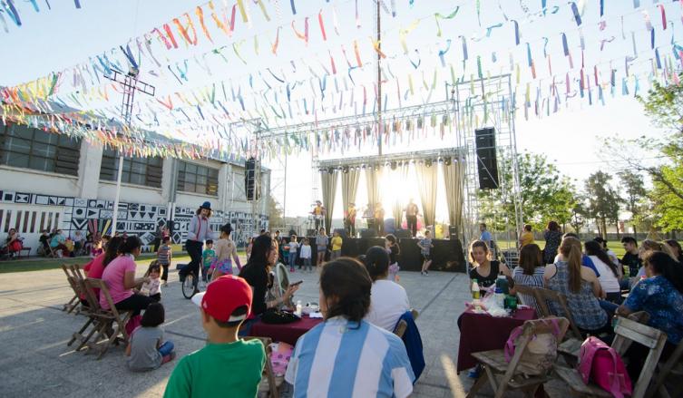 El Ministerio de Innovación y Cultura organiza cena y baile de fin de año  