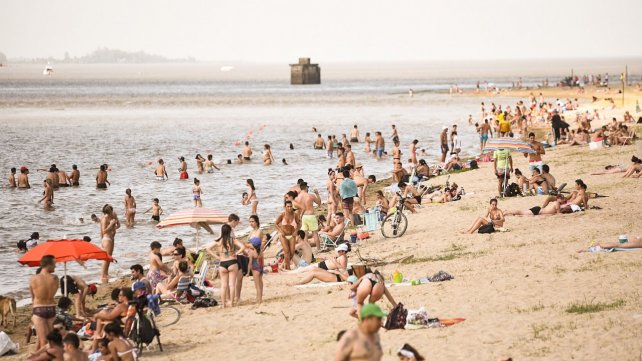 El municipio refuerza equipamiento para mantener playas y parques