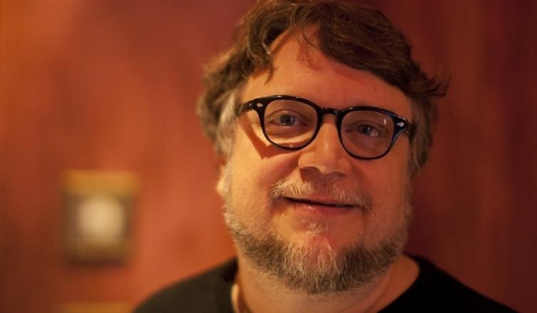 GUILLERMO DEL TORO LE PAGA LA BIOPSIA A UNA MUJER TRAS UN PEDIDO EN TWITTER