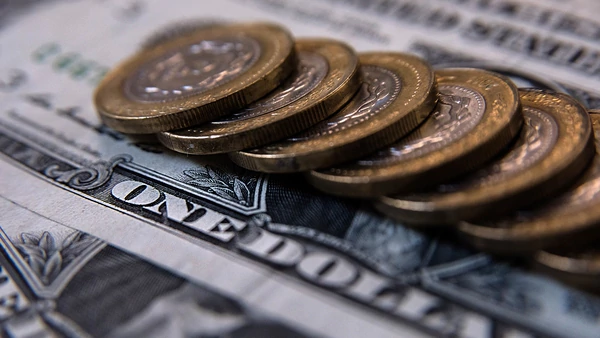 Siete efímeras razones que explican la escalada del dólar a cerca de 19 pesos