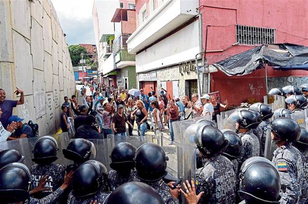Fin de año tenso: crecen las protestas en Venezuela por la falta de comida