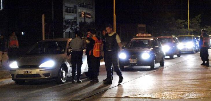 Se retuvieron 12 autos y 10 motos por diversas infracciones