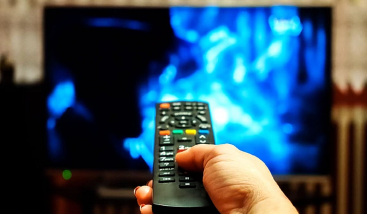 El Enacom autorizó a Claro y Telefónica a brindar el servicio de TV por cable