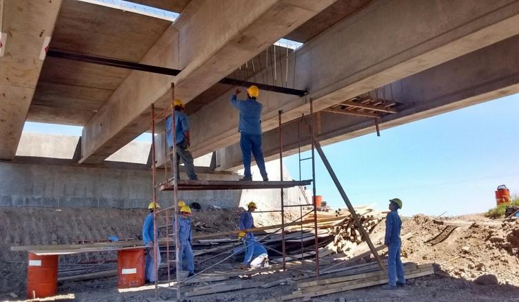 La provincia construye un nuevo puente sobre el arroyo Saladillo Amargo