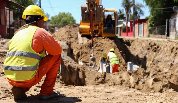 La provincia avanza con la de obras de pavimento, cordón cuneta y desagües pluviales 