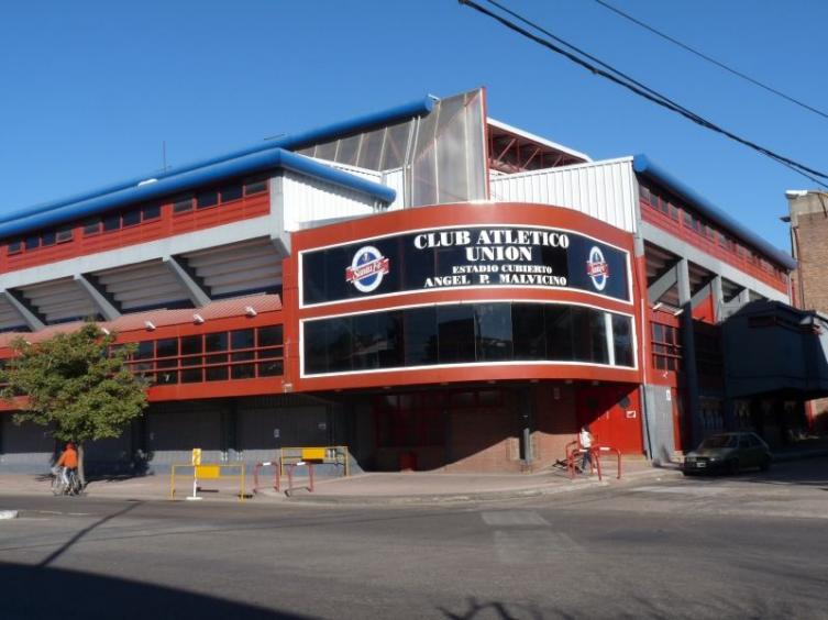 Balearon a un hombre cerca del estadio de Unión