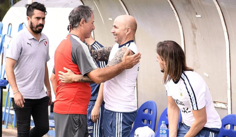 SAMPAOLI VISITÓ EL ENTRENAMIENTO DEL PRÓXIMO RIVAL DE COLÓN 