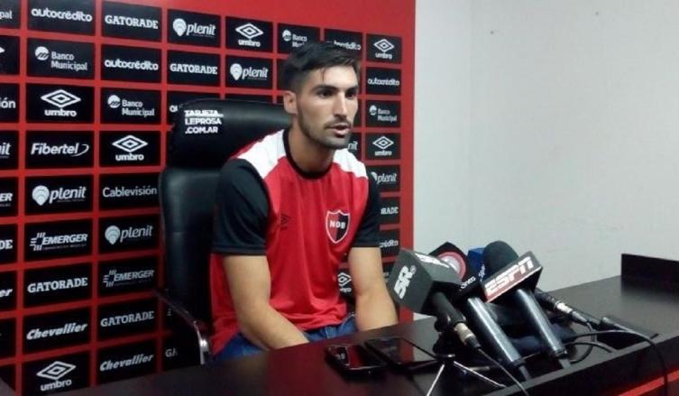 NEWELLS PRESENTÓ A EVANGELISTA: 