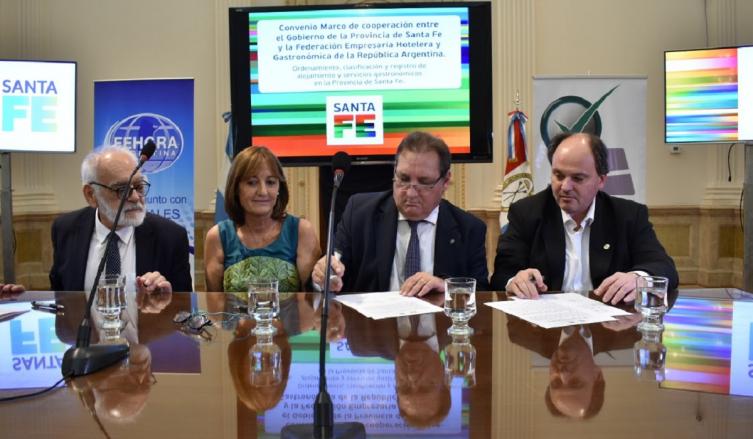 El sector hotelero gastronómico cooperará para regular la actividad turística 
