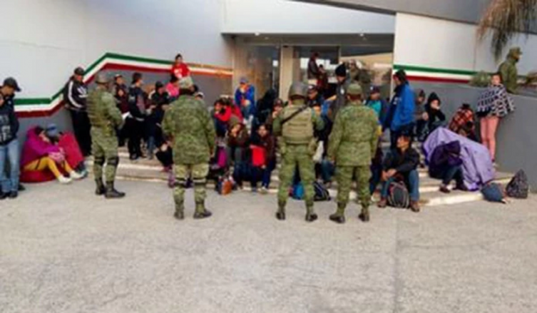 Rescataron en México a otros 301 migrantes que viajaban en