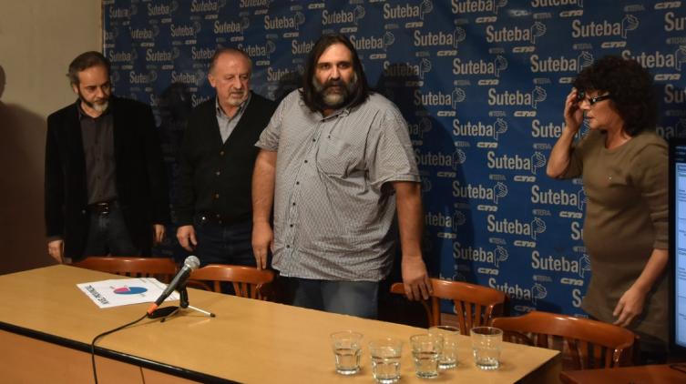 Tras eliminar la paritaria docente nacional, el Gobierno convocó a los sindicatos