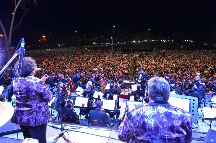 Los Palmeras y la filarmónica tocarán frente al Obelisco