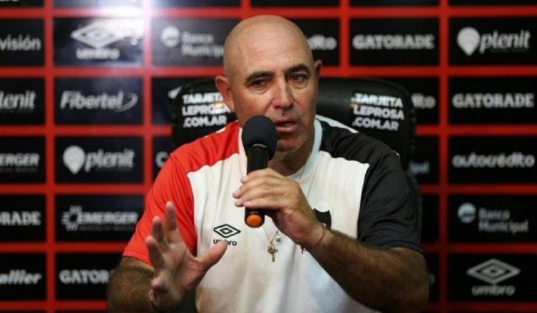Llop haría dos cambios para enfrentar a Colón