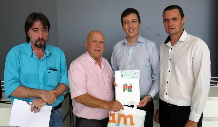 La provincia entregó aportes del programa “Para cada santafesino un árbol”