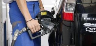 El litro de nafta ya supera los 32 pesos en el interior