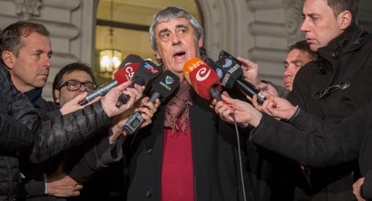 La marcha de Camioneros provoca una fisura en el frente gremial docente