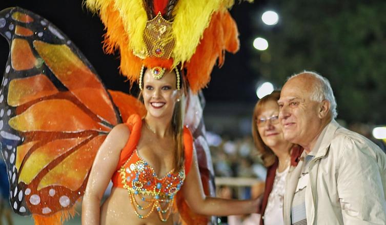  Lifschitz participó del cierre de los carnavales de Sastre y Ortiz