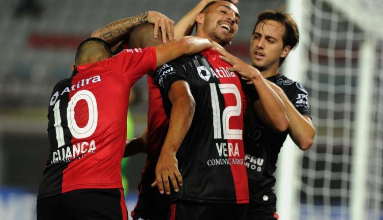 Colón enamora e ilusiona al hincha sabalero: empezó con el pie derecho en la Sudamericana