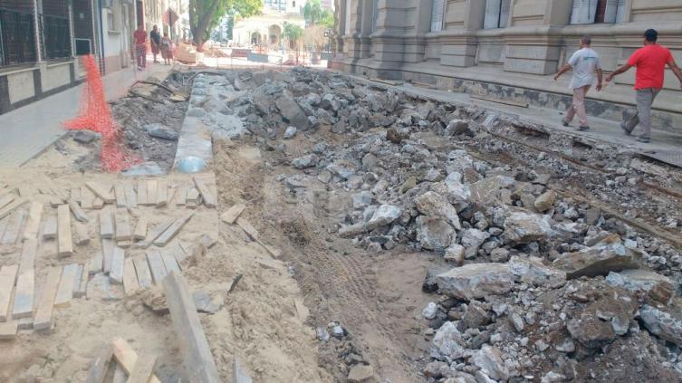 Denuncian hundimientos en casas de zona sur