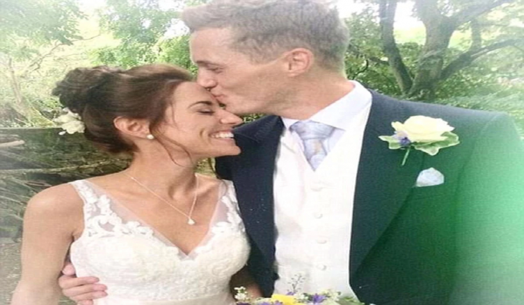 Su esposa murió de cáncer y 8 meses después se enamoró de otra mujer: son idénticas