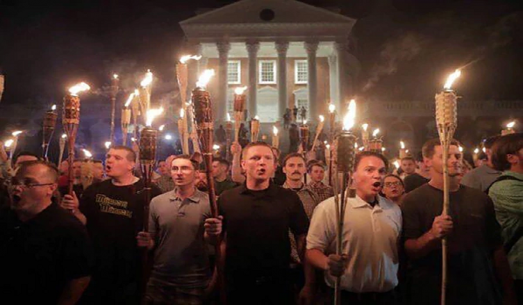 Alarmante crecimiento de los grupos neonazis en Estados Unidos: ya hay 121 organizaciones