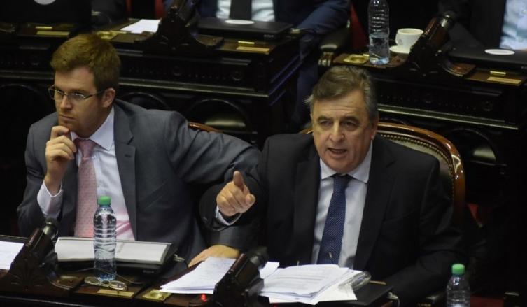 La UCR pide que la Oficina Anticorrupción investigue a los funcionarios antes de asumir 