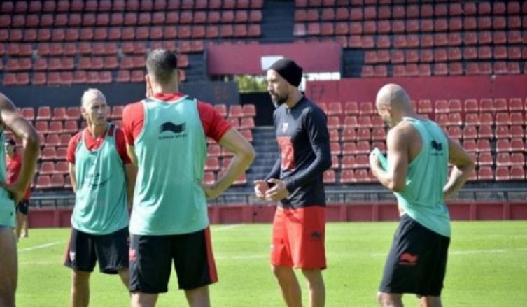 Domínguez podría realizar varios cambios para enfrentar a Huracán