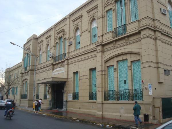 Se resistió a un robo y lo balearon