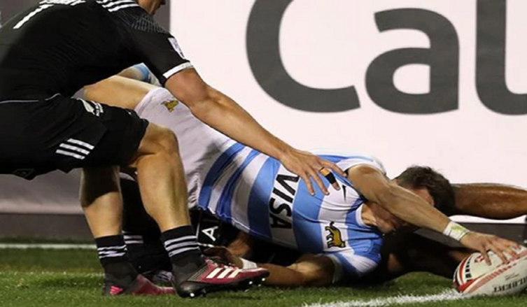 Los Pumas 7s consiguieron triunfar ante los All Blacks y clasificaron a la Copa de Oro