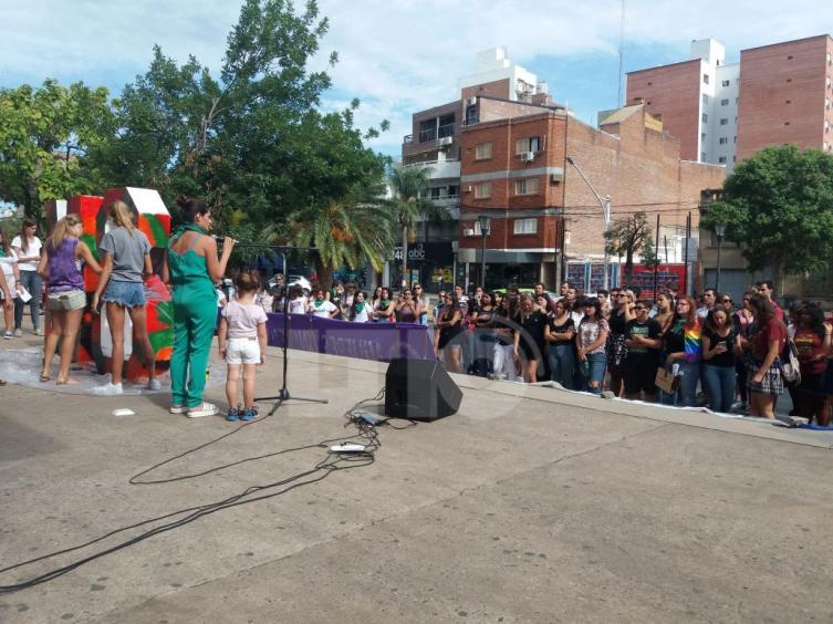 Miles de santafesinas marcharon este 8M