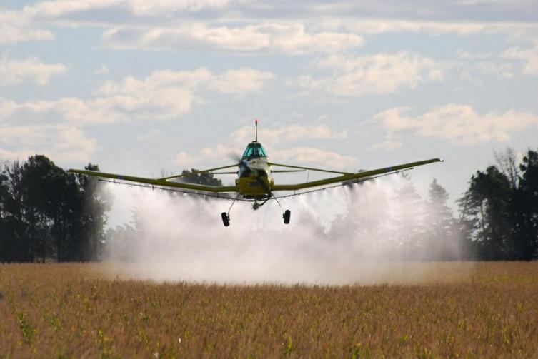 Avanza una denuncia por fumigaciones ilegales