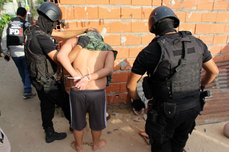 Diez personas detenidas en distintos operativos
