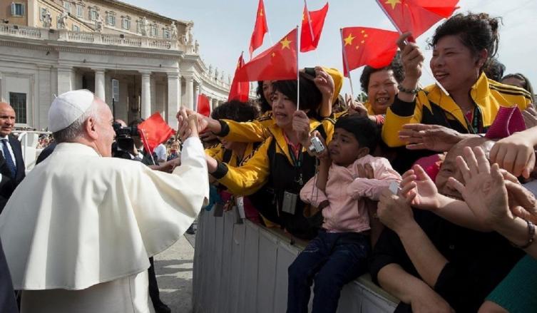 China encarcela a un obispo leal al Vaticano