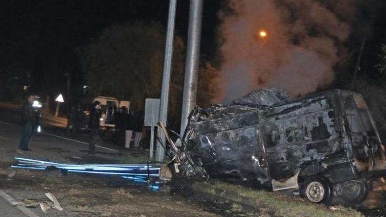 Chocó una combi que transportaba a inmigrantes en Turquía: al menos 17 muertos