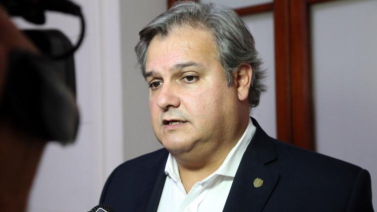 La provincia descontará los días no trabajados a los agentes públicos