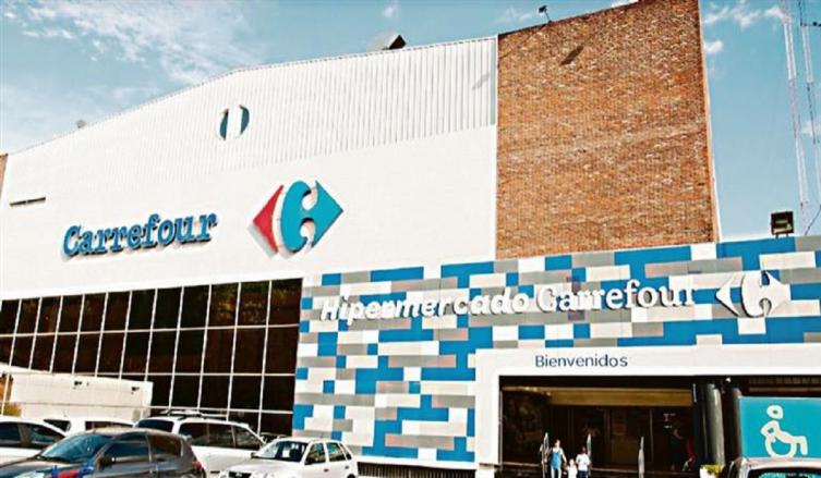 Carrefour entró en crisis y pide negociar recortes
