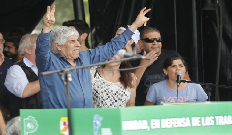 Investigan los viajes de Moyano y su familia en la causa por presunto lavado