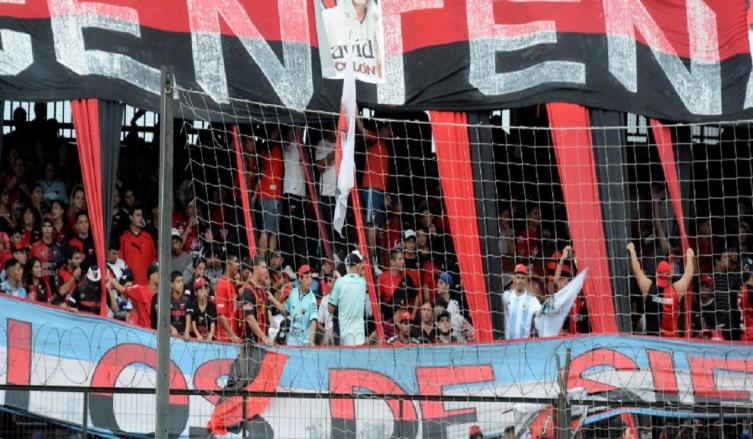 Clausurada por dos partidos la cabecera norte baja de Colón