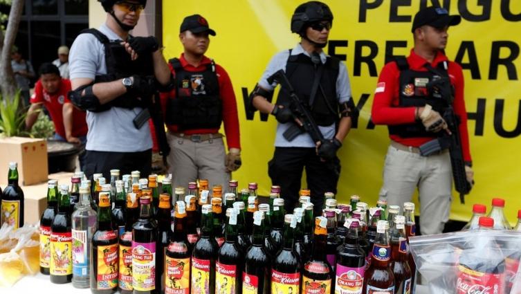 Más de 100 muertos en Indonesia por consumo de alcohol adulterado