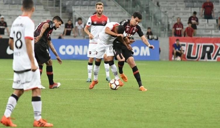Duro golpe en Brasil: Newells cayó 3 a 0 ante Atlético Paranaense
