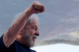 Aún desde la cárcel, Lula  sigue al frente de las intenciones de voto