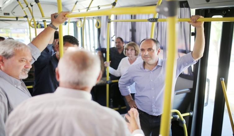 José Corral presentó la nueva flota de la Línea 18  