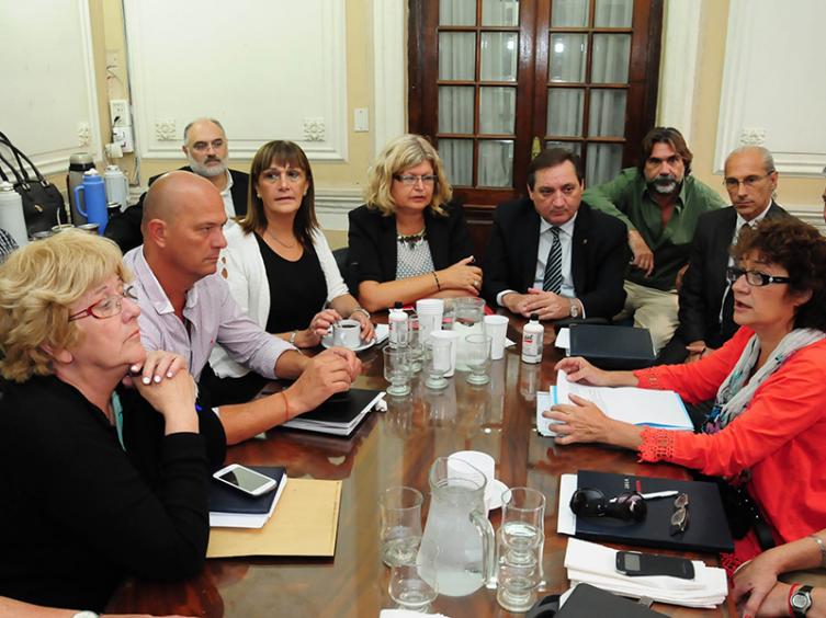 Vuelven a reunirse el Gobierno y los docentes